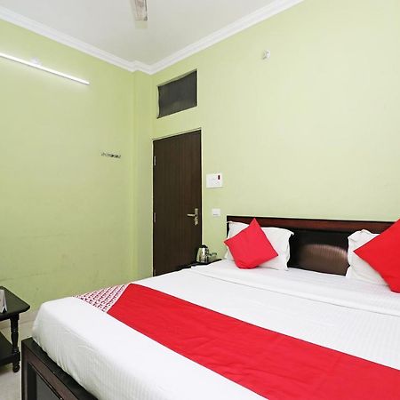 Capital O 11480 Hotel Blue Star Варанаси Экстерьер фото