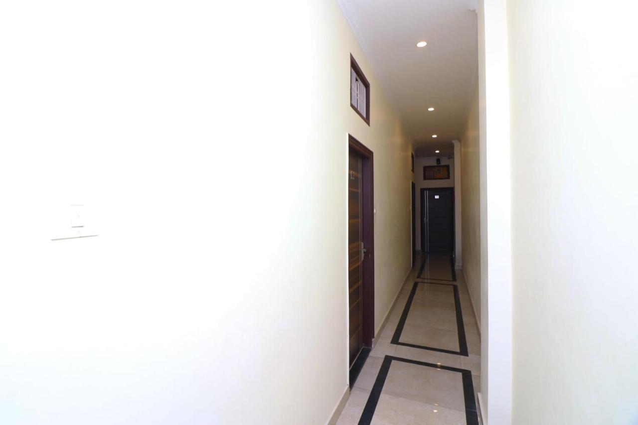 Capital O 11480 Hotel Blue Star Варанаси Экстерьер фото