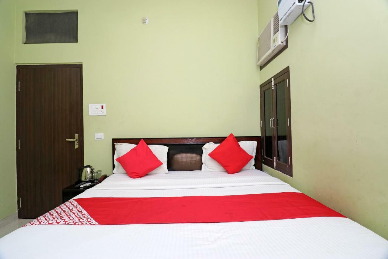 Capital O 11480 Hotel Blue Star Варанаси Экстерьер фото